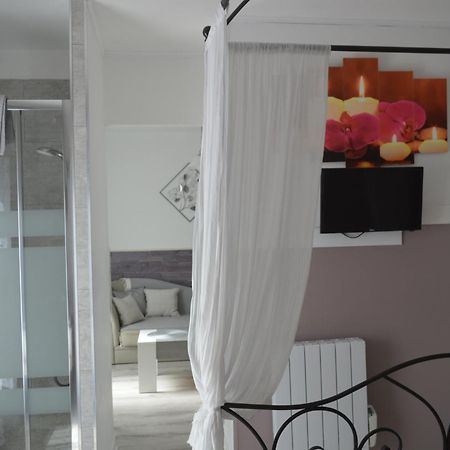 Au Coeur Du Bien Etre, chambre d'hôtes avec piscine chauffée et couverte, SPA, sauna, massages Monteaux Extérieur photo