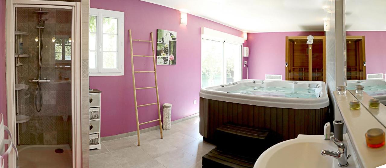 Au Coeur Du Bien Etre, chambre d'hôtes avec piscine chauffée et couverte, SPA, sauna, massages Monteaux Extérieur photo