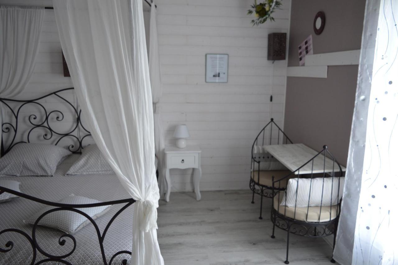Au Coeur Du Bien Etre, chambre d'hôtes avec piscine chauffée et couverte, SPA, sauna, massages Monteaux Extérieur photo