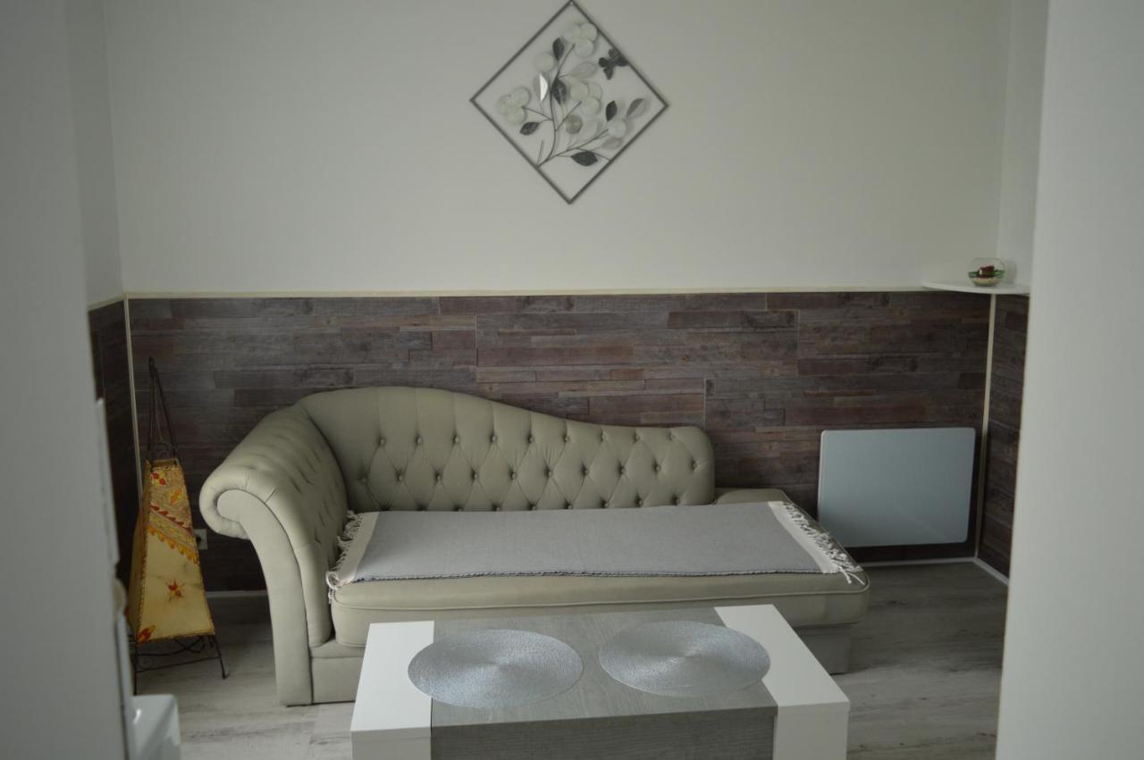 Au Coeur Du Bien Etre, chambre d'hôtes avec piscine chauffée et couverte, SPA, sauna, massages Monteaux Extérieur photo