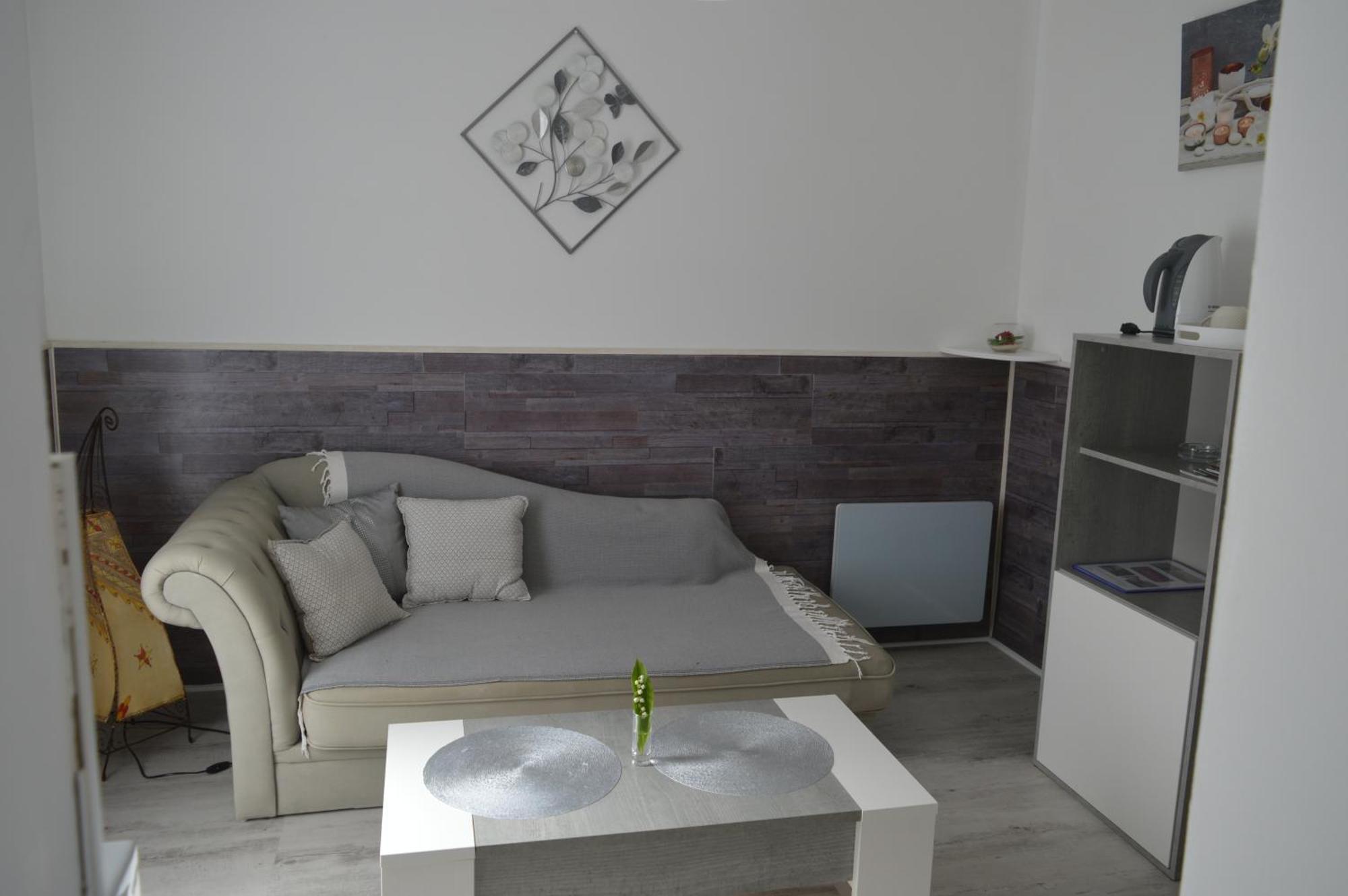 Au Coeur Du Bien Etre, chambre d'hôtes avec piscine chauffée et couverte, SPA, sauna, massages Monteaux Extérieur photo